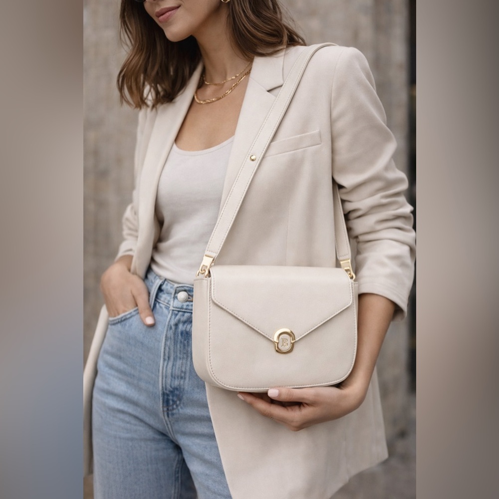 VTG 70s Bally International Cream Leather Shoulder Bag Italy Made Gold Hardware